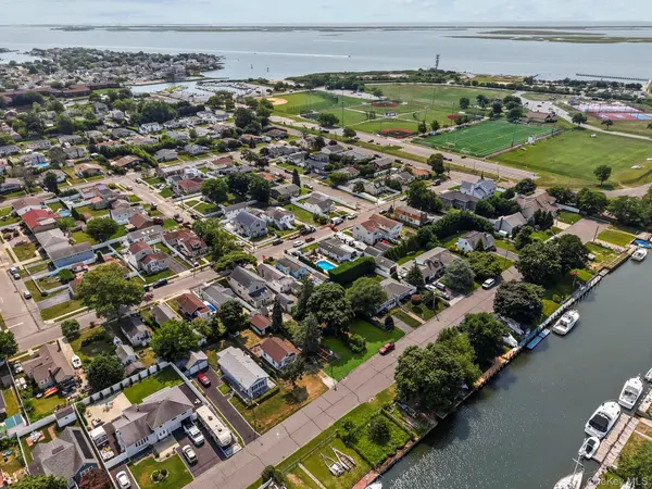 81 Wilson AVE, Amityville, NY 11701