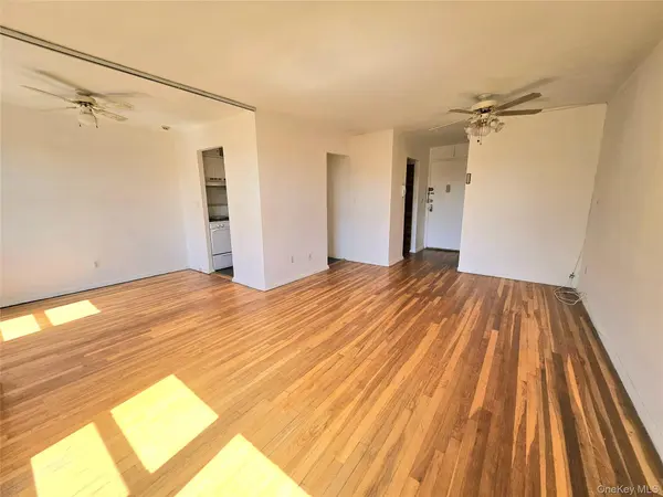 87-01 Midland Pkwy #7D, Jamaica Estates, NY 11432
