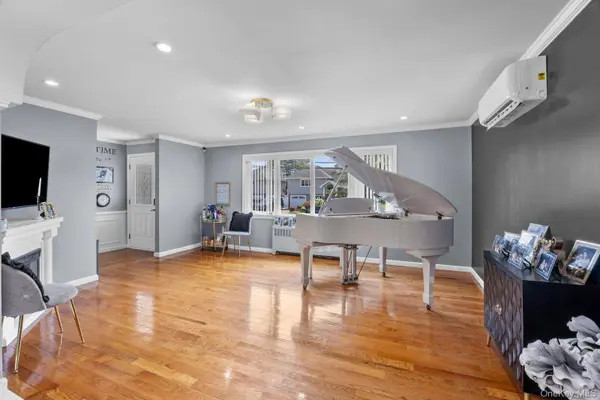 286 E Lexington AVE, Oceanside, NY 11572