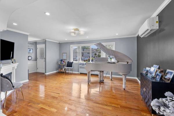 286 E Lexington AVE, Oceanside, NY 11572