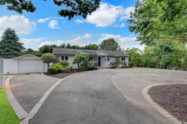 466 W 4th ST, West Islip, NY 11795