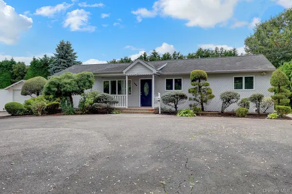 466 W 4th ST, West Islip, NY 11795