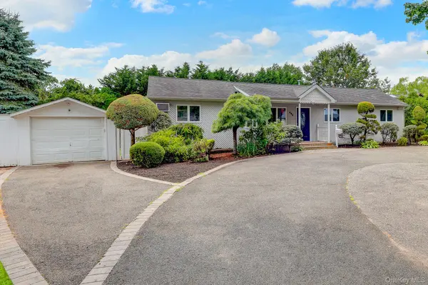 466 W 4th ST, West Islip, NY 11795
