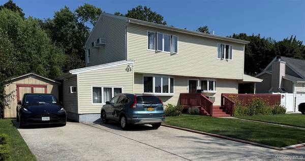 79 Elizabeth DR, Bethpage, NY 11714