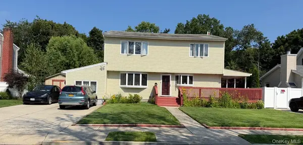 79 Elizabeth DR, Bethpage, NY 11714