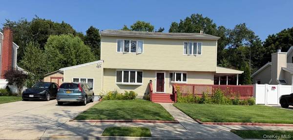 79 Elizabeth DR, Bethpage, NY 11714