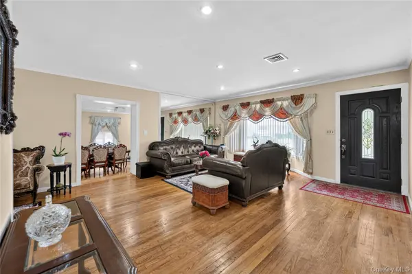 108 Marcus AVE, New Hyde Park, NY 11040