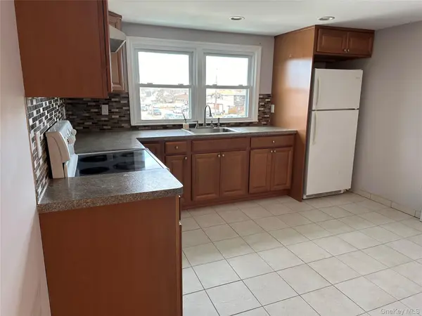 360 West DR, Copiague, NY 11726