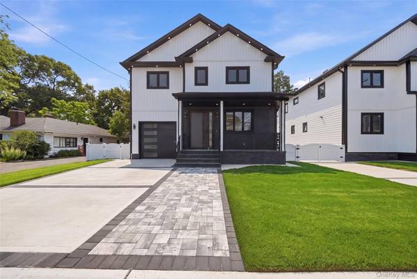 24 Surrey LN, Valley Stream, NY 11580