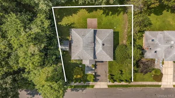 300 Ellen PL, Jericho, NY 11753