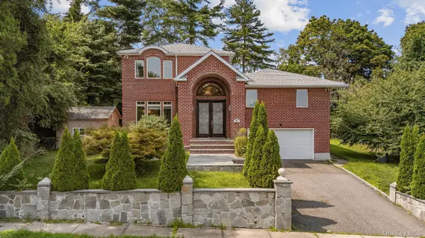 300 Ellen PL, Jericho, NY 11753