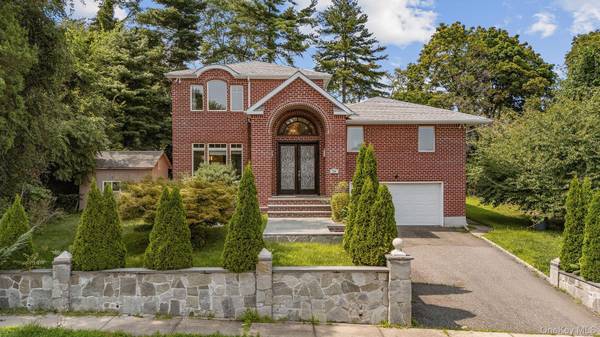 300 Ellen PL, Jericho, NY 11753