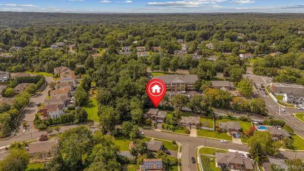 300 Ellen PL, Jericho, NY 11753