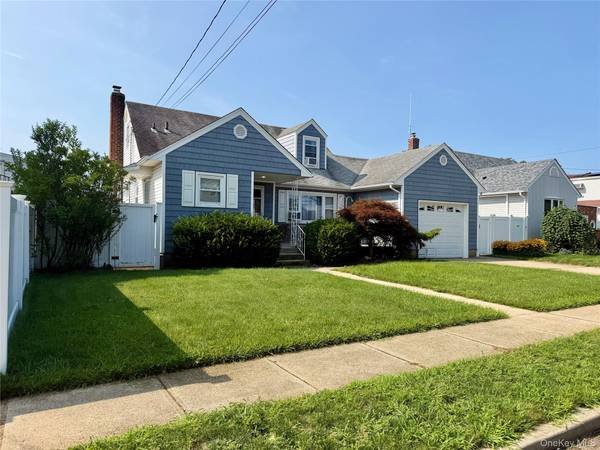 62 Bernard ST, Massapequa, NY 11758