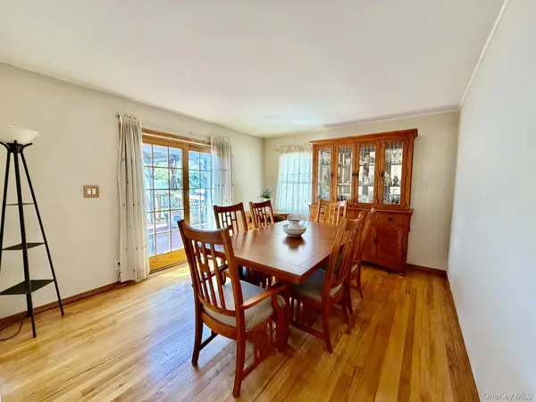 62 Bernard ST, Massapequa, NY 11758