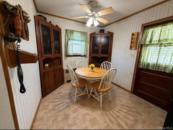 62 Bernard ST, Massapequa, NY 11758