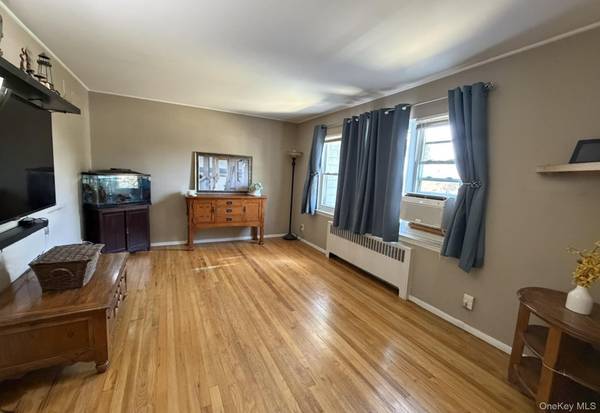 62 Bernard ST, Massapequa, NY 11758