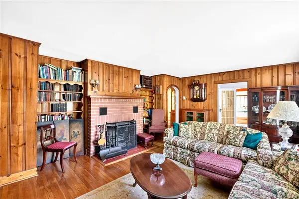 35 Biltmore DR, Mastic Beach, NY 11951