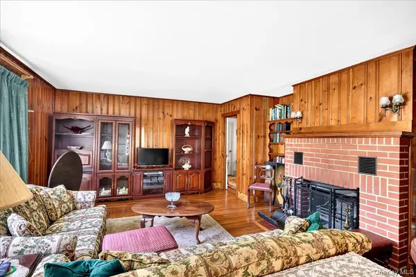 35 Biltmore DR, Mastic Beach, NY 11951