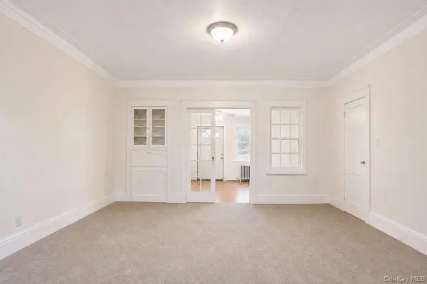9344 Vanderveer ST, Queens Village, NY 11428