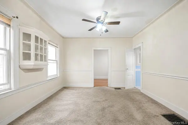 9344 Vanderveer ST, Queens Village, NY 11428