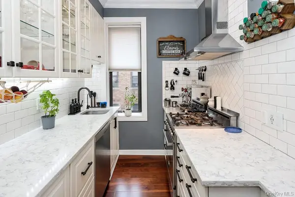 24-65 38th ST #10C, Astoria, NY 11103
