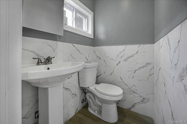 17 Sapir ST, Valley Stream, NY 11580