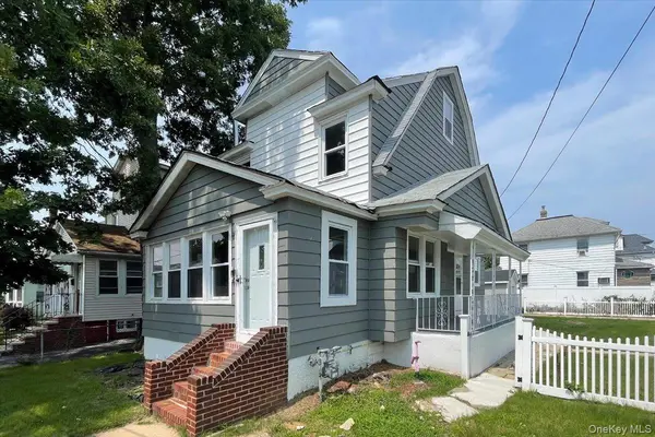 17 Sapir ST, Valley Stream, NY 11580