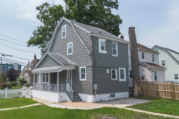 17 Sapir ST, Valley Stream, NY 11580