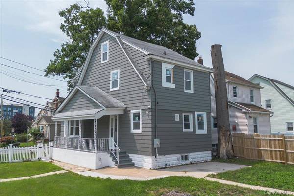 17 Sapir ST, Valley Stream, NY 11580