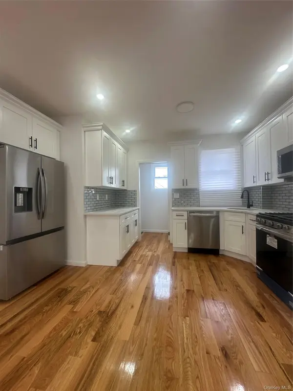 6918 69th ST, Ridgewood, NY 11385