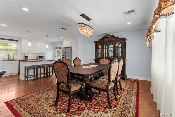 177 N Queens AVE, Massapequa, NY 11758
