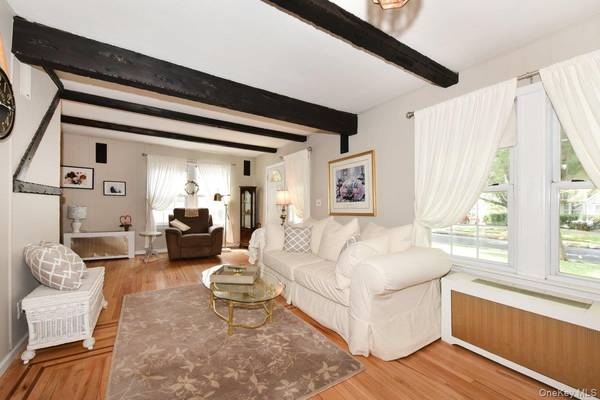 154 Argyle RD, Stewart Manor, NY 11530