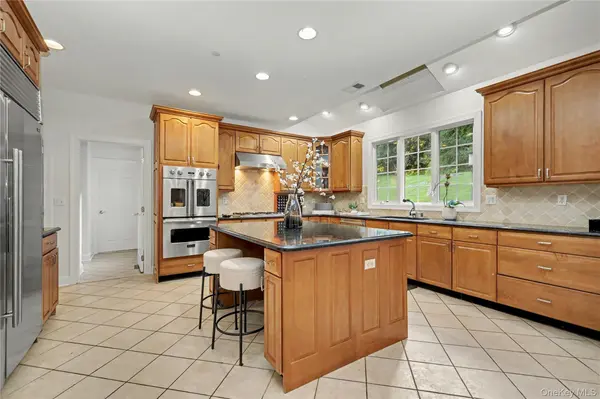 11 Faith LN, Ardsley, NY 10502