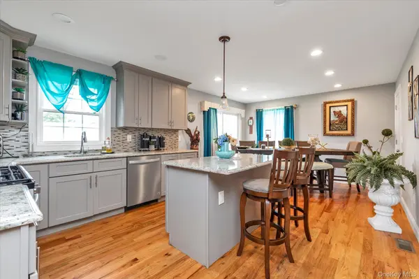 6 Belmont CT, Amityville, NY 11701