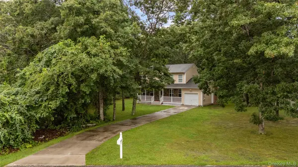 144 Dawn DR, Shirley, NY 11967