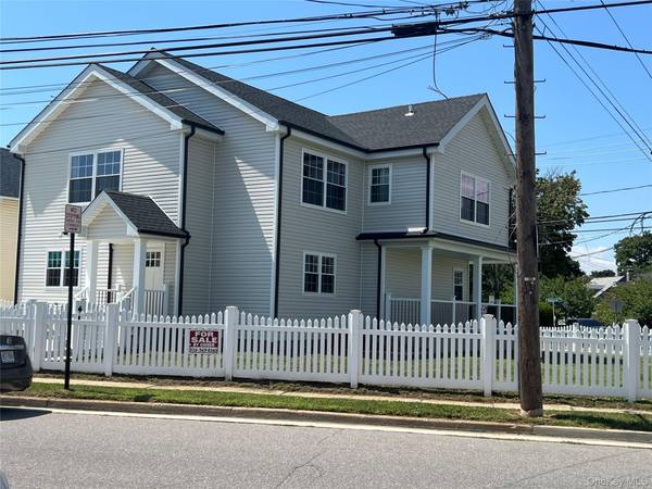 403 S Bayview AVE, Freeport, NY 11520