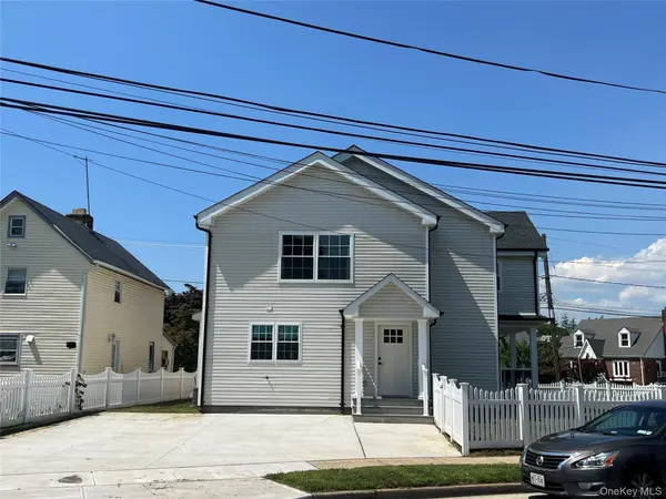 403 S Bayview AVE, Freeport, NY 11520