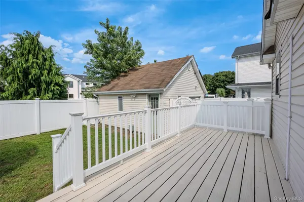 31 Cherry AVE, Bethpage, NY 11714