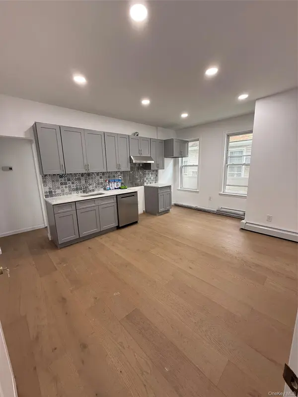 8554 106th ST, Richmond Hill, NY 11418