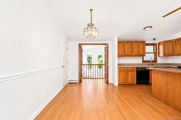 2356 Walnut AVE, Ronkonkoma, NY 11779