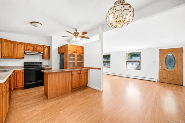 2356 Walnut AVE, Ronkonkoma, NY 11779