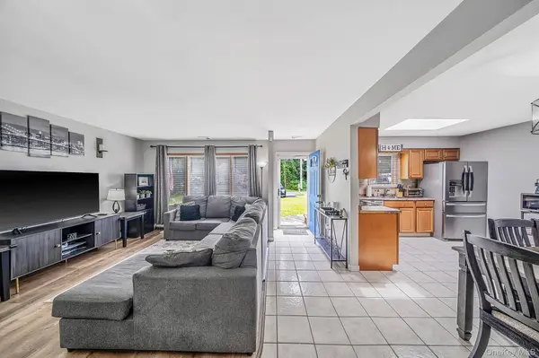 43 Wavecrest DR, Mastic Beach, NY 11951