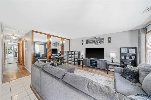 43 Wavecrest DR, Mastic Beach, NY 11951