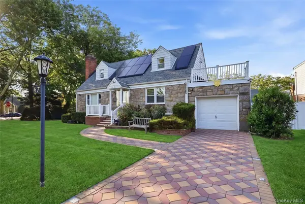 47 Sperry CT, New Hyde Park, NY 11040