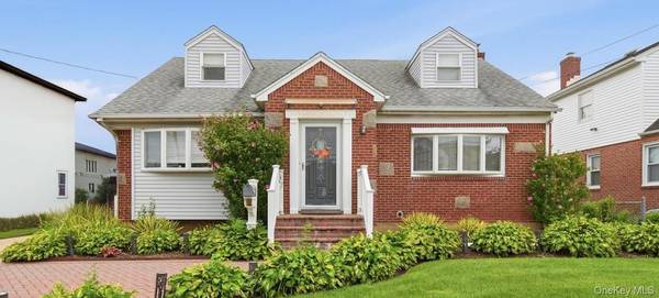 66 Caroline AVE, Franklin Square, NY 11010