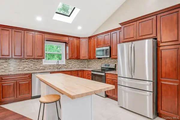 4 Witmer CT, Islandia, NY 11749