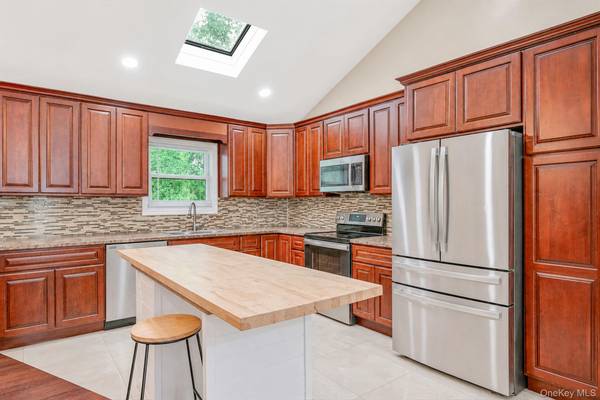 4 Witmer CT, Islandia, NY 11749