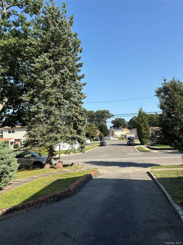 1975 Lenox AVE, East Meadow, NY 11554