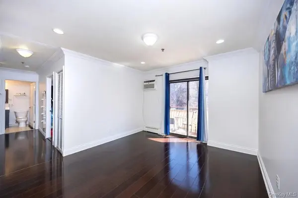 141-16 84th DR #4B, Briarwood, NY 11435